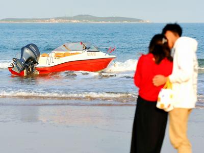 初夏将至，青岛的海滩怎一个美字了得