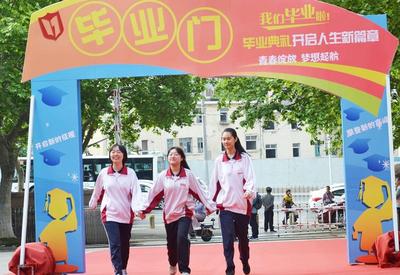 青岛各高中花样祝福勉励高三学子