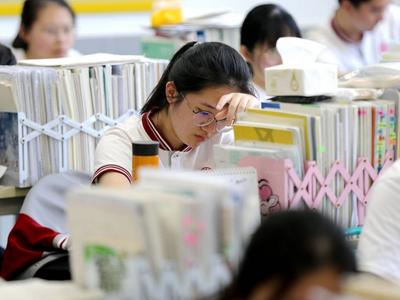 “为考生送安静” 综合执法在行动