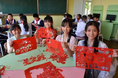儿童节该咋过？小嫚儿剪纸迎“六一”