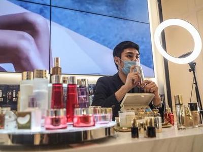 男士化妆品市场成新兴蓝海，哪个年龄阶段的男性更爱美？