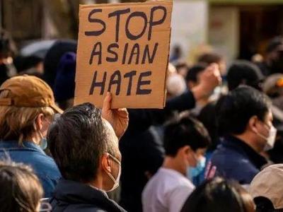 亚裔美国人自发组队上街巡逻，以保护亚裔弱势群体安全