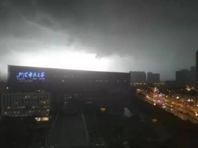 湖北多地遭遇强对流天气，气象部门连发百余条预警