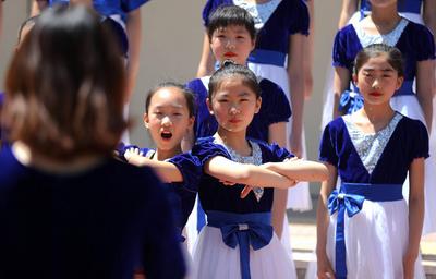 红歌传唱迎六一，青岛重庆路第三小学开启“六一”儿童周系列活动