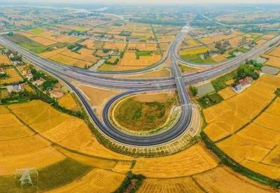 这条1768公里的路，为沿线带来便利和繁荣
