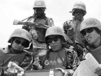 非洲维和实拍：60度高温沙漠，中国工兵找到水源打出数口井