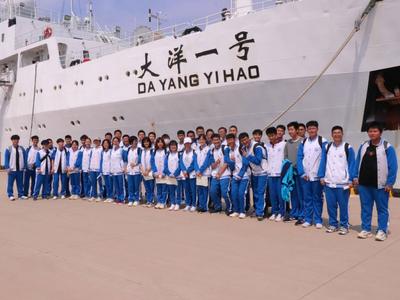 青岛三十九中海洋班500名学生出海做科考