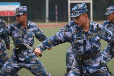 满屏热血！军体运动会上演匕首操，数他们最燃！