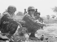 非洲维和实拍：60度高温沙漠，中国工兵找到水源打出数口井