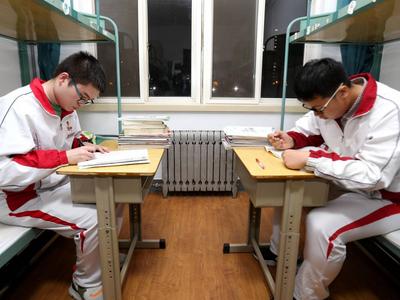 厉兵秣马六月出征！高三学子吹响冲刺高考的最后号角 