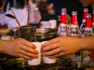 “适量”饮酒无害？研究发现只要饮酒必伤大脑，酒精会影响身体的方方面面