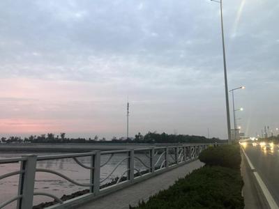 记者在现场 | 夜间路灯不亮，白泥地公园黑漆漆