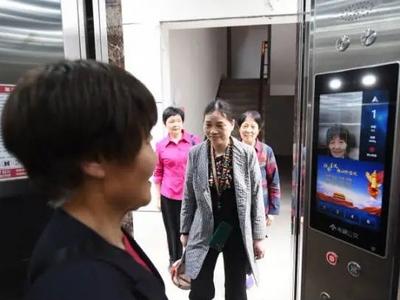 杭州推出“公交电梯”：前期不筹款，坐一次刷1元