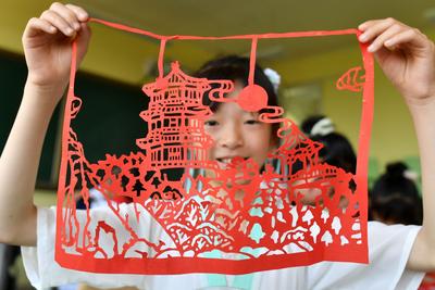 儿童节该咋过？小嫚儿剪纸迎“六一”