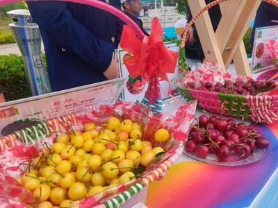 首届青岛缤纷水果节开幕