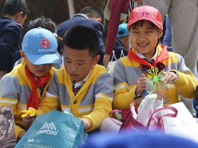 北京给中小学教师减负：督查检查评比考核减一半以上
