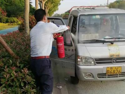 老人摔倒、货车起火……青岛街头，一群热心人用行动为城市文明代言