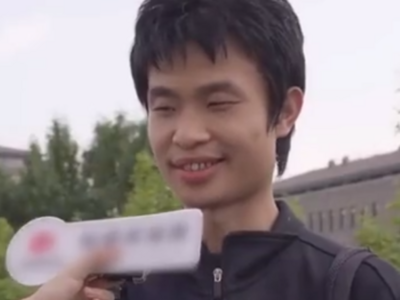 北大老师手拎馒头受访上热搜！这位数学天才是咱山东人