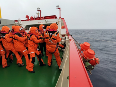 中国第37次南极考察：成功布放4套海洋生物地球化学综合观测潜标系统