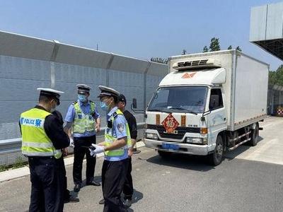 严惩！违法驾车屡教不改，“任性男”这次又“栽”了