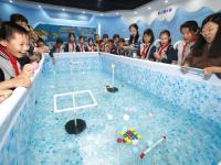 3D海洋牧场、水下机器人、深海探测船…这群小学生在蓝谷海洋科技馆逛嗨了