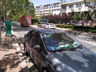 记者在现场｜莲花山路乱停不止 部门需分时重点巡逻