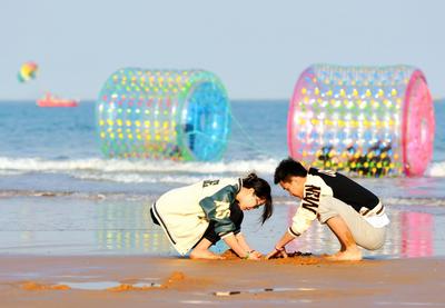 初夏将至，青岛的海滩怎一个美字了得