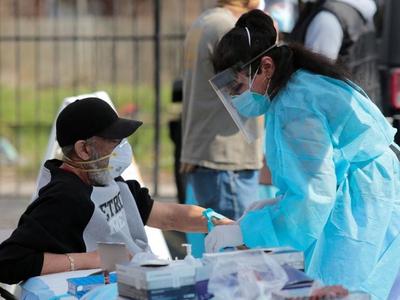 英国三分之二成年人已接种第一剂新冠疫苗，其中近一半已接种两剂