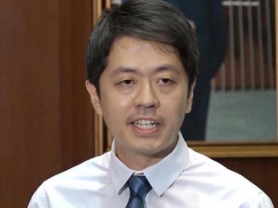 香港特区政府宣布许智峯丧失区议员资格