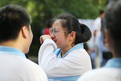 让我们以青春的名义说再见，青岛第二实验初中举行毕业礼