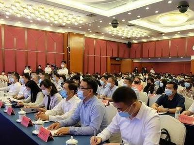 首届“‘一带一路’国家在华留学生走近青岛”活动拉开帷幕