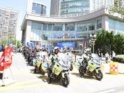 高考首日，全国各地公安交管部门出动12.1万人次护航