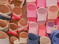 毯子拖鞋也能拍出壁纸效果？看这组小物件的“几何创意”