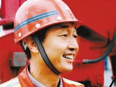 三家央媒齐点赞！“工匠精神”代表许振超：干就干一流 争就争第一