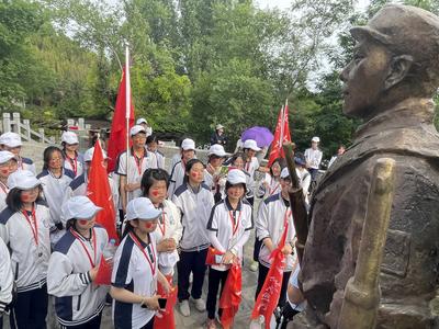 理实一体，青岛经济职业学校珠宝专业师生开展校外教学实践活动