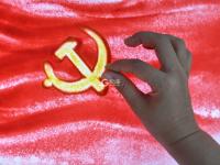 沙为墨 手为笔！女沙画师创作庆祝建党百年作品《不朽的赞歌》