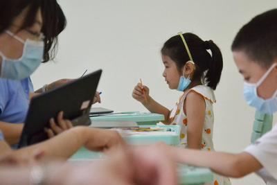 青岛四区小学新生报名今现场确认，多所学校发布学位预警