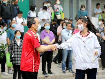 高考志愿填报服务动辄要上万元，是在收智商税？