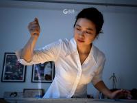 沙为墨 手为笔！女沙画师创作庆祝建党百年作品《不朽的赞歌》