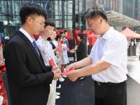 青岛市首届高校社团大赛上半年赛事颁奖典礼举行，70名学生现场受到表彰