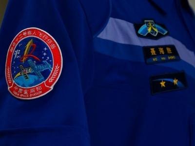 揭秘！航天员“太空华服”“鱼排骨”鞋有何秘密？