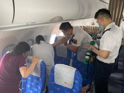大爱至上！机上旅客突发疾病，青岛航空紧急返航