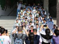 让我们以青春的名义说再见，青岛第二实验初中举行毕业礼