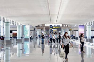 海量图！6000多名志愿者在胶东国际机场进行了