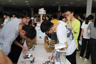 “智能”打头阵，​青岛滨海学院举行第十五届大学生科技文化作品展