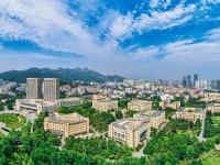 书香美景并存，这所大学堪称“5A级景区”