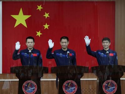 明日出征！神舟十二号航天员精彩亮相！