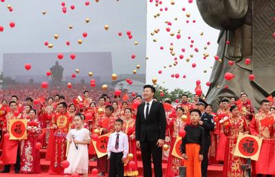 喜事新办，幸福起航！137对新人今天在胶州举办集体婚礼