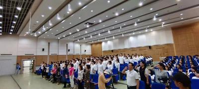 精选100首经典作品诵读，青岛大学举行“青春正飞扬 颂歌献给党”主题活动