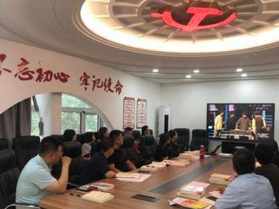 青岛开展“百年风华”主题党日，回顾老党员和先模事迹